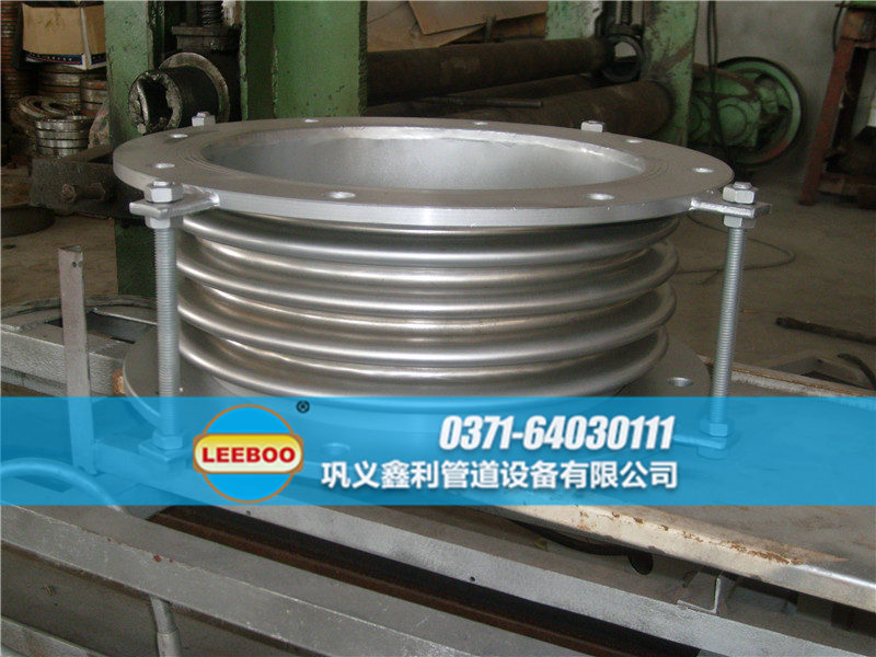 大口徑波紋<a href=http://www.ohmygoditreallyisallaboutme.com target=_blank class=infotextkey>補(bǔ)償器</a>車間圖