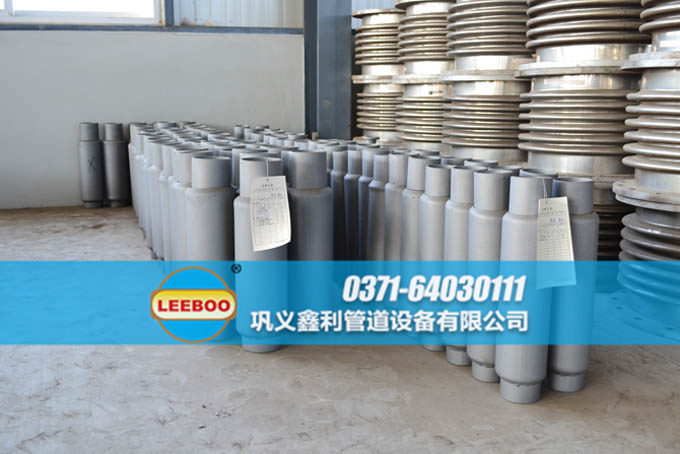 鑫利<a href=http://www.ohmygoditreallyisallaboutme.com target=_blank class=infotextkey>補(bǔ)償器</a>車間一角